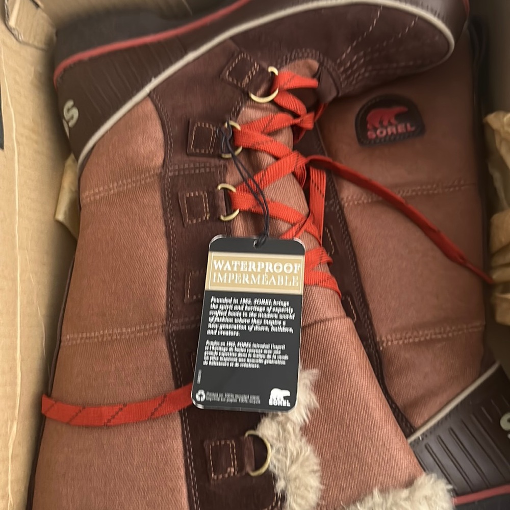 Waterproof Sorel boots/only worn twice/with fur liner